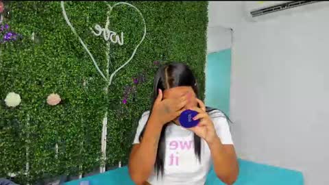 Snapshot of valery_021 chatting on March 5, 2025, 8:32 pm Valery online show from March 5, 2025, 8:32 pm