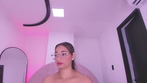 Valeryn online show from December 17, 2025, 3:01 am