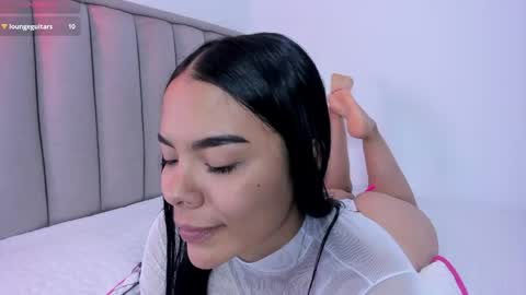 Cris  online show from May 8, 2026, 2:44 pm