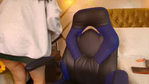 Valery Duran   online show from February 3, 2026, 9:09 pm