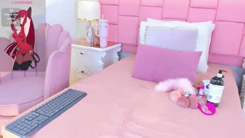 Snapshot of valery_fox___ chatting on September 17, 2025, 11:45 am Valery  online show from September 17, 2025, 11:45 am