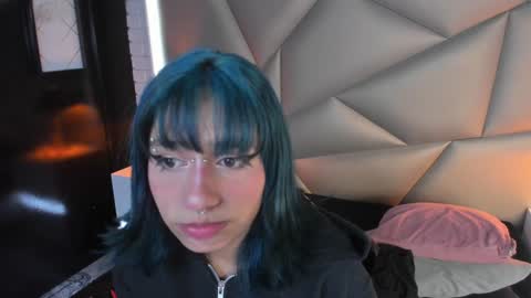 valery_smith15 online show from January 18, 2025, 9:34 am