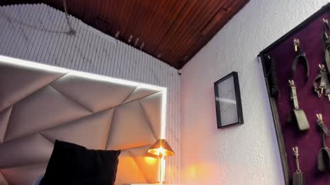 valery_smith15 online show from January 23, 2025, 6:17 am