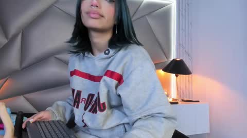 valery_smith15 online show from February 14, 2025, 9:13 am