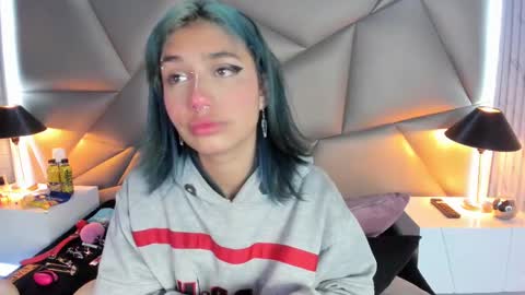 valery_smith15 online show from February 17, 2025, 3:15 am