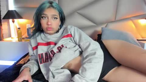 valery_smith15 online show from February 17, 2025, 9:24 am