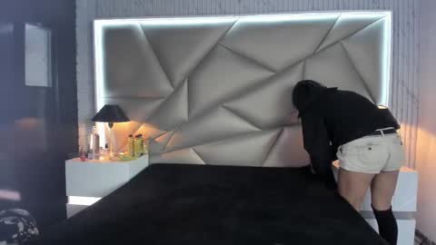 valery_smith15 online show from February 22, 2025, 3:01 am