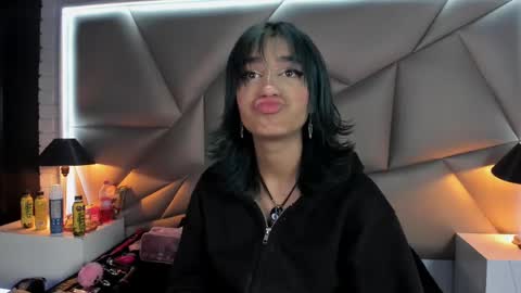 valery_smith15 online show from February 25, 2025, 3:09 am