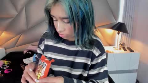 valery_smith15 online show from March 6, 2025, 6:19 am