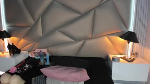 valery_smith15 online show from March 10, 2025, 3:12 am