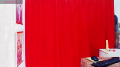 valery_smolls22 online show from October 24, 2025, 4:25 pm