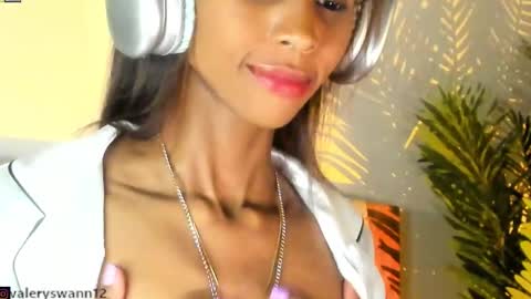 Snapshot of valery_swan1 chatting on December 8, 2024, 8:20 am Valery swan1 online show from December 8, 2024, 8:20 am