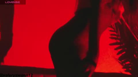 Snapshot of valery_swan1 chatting on February 16, 2025, 2:42 am Valery swan1 online show from February 16, 2025, 2:42 am