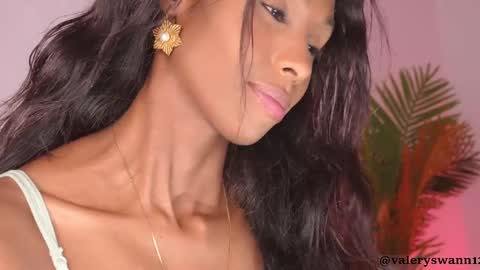 Snapshot of valery_swan1 chatting on October 4, 2025, 4:21 am Valery swan1 online show from October 4, 2025, 4:21 am