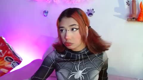 Snapshot of valerysmith18 chatting on October 10, 2025, 9:19 am zoe online show from October 10, 2025, 9:19 am