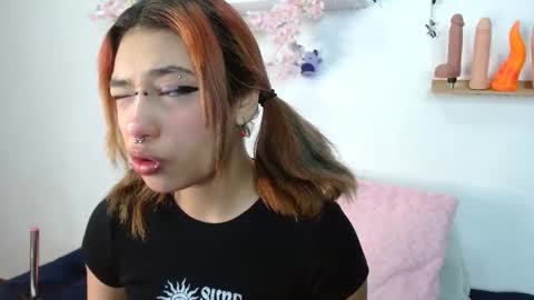 Snapshot of valerysmith18 chatting on October 30, 2025, 9:11 am zoe online show from October 30, 2025, 9:11 am