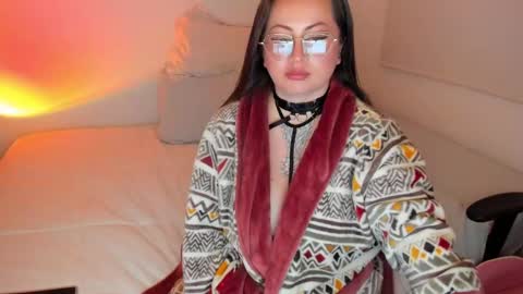 Snapshot of valeryvass_07 chatting on January 10, 2025, 3:07 am My name is Valery... Nice to meet you thumb up me please its important online show from January 10, 2025, 3:07 am