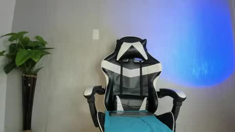 Snapshot of valetino_stonee chatting on May 7, 2026, 7:52 pm Valentino online show from May 7, 2026, 7:52 pm
