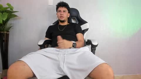 Snapshot of valetino_stonee chatting on May 8, 2026, 7:52 pm Valentino online show from May 8, 2026, 7:52 pm
