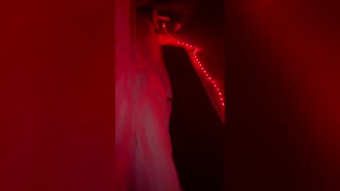 valevaweheart online show from May 18, 2026, 1:24 am