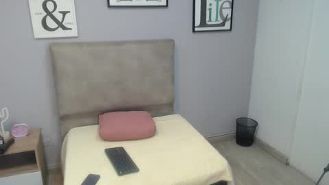 Snapshot of valevicious chatting on September 15, 2025, 6:52 pm valevicious online show from September 15, 2025, 6:52 pm