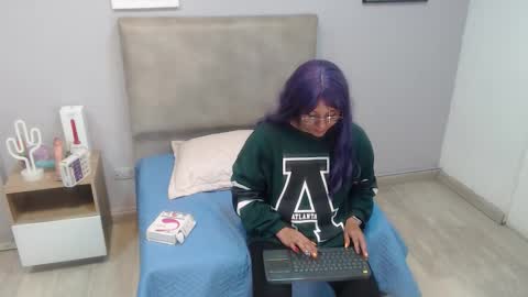 Snapshot of valevicious chatting on October 7, 2025, 5:43 pm valevicious online show from October 7, 2025, 5:43 pm