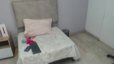 Snapshot of valevicious chatting on October 17, 2025, 7:27 pm valevicious online show from October 17, 2025, 7:27 pm