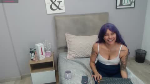 Snapshot of valevicious chatting on October 29, 2025, 3:47 pm valevicious online show from October 29, 2025, 3:47 pm