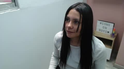 Snapshot of valevicious chatting on April 29, 2026, 5:30 pm valevicious online show from April 29, 2026, 5:30 pm