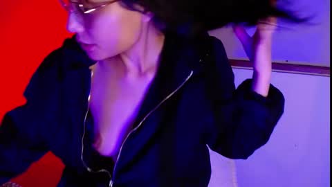 Snapshot of valkiry_ chatting on November 17, 2025, 3:45 am valkiry_ online show from November 17, 2025, 3:45 am