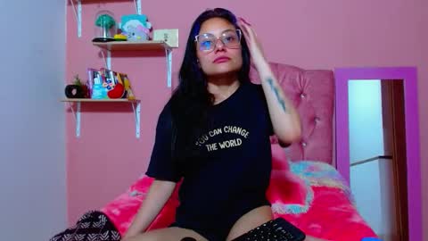 Snapshot of valkiry_ chatting on December 17, 2025, 10:05 pm valkiry_ online show from December 17, 2025, 10:05 pm