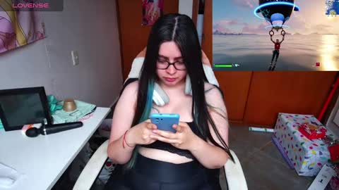 Im Violet online show from December 19, 2024, 9:06 pm