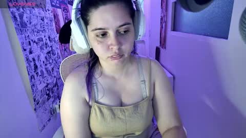 Snapshot of vallolet1_ chatting on February 21, 2026, 2:12 am Im Violet online show from February 21, 2026, 2:12 am