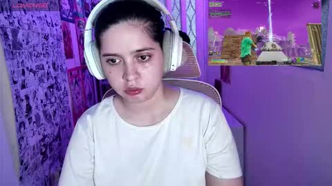 Snapshot of vallolet1_ chatting on March 13, 2026, 2:40 am Im Violet online show from March 13, 2026, 2:40 am