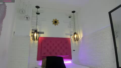 Snapshot of valloletsamar chatting on December 27, 2024, 11:17 am Vallolet Peach  online show from December 27, 2024, 11:17 am