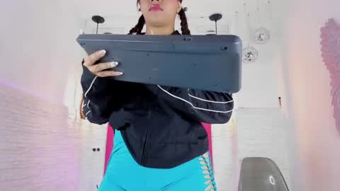 Snapshot of valloletsamar chatting on February 9, 2025, 11:14 am Vallolet Peach  online show from February 9, 2025, 11:14 am