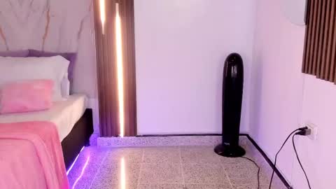 Snapshot of valloletsamar chatting on October 5, 2025, 12:03 pm Vallolet Peach  online show from October 5, 2025, 12:03 pm