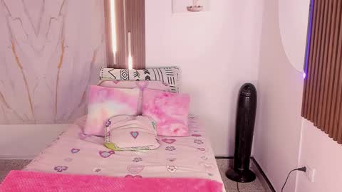 Vallolet Peach  online show from February 24, 2026, 12:14 pm