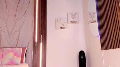 Snapshot of valloletsamar chatting on April 12, 2026, 12:10 pm Vallolet Peach online show from April 12, 2026, 12:10 pm