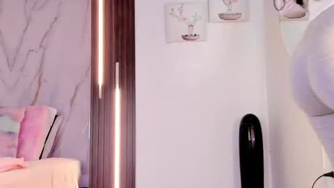 Snapshot of valloletsamar chatting on May 6, 2026, 12:21 pm Vallolet Peach online show from May 6, 2026, 12:21 pm