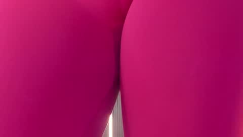 Vallolet Peach  online show from June 12, 2026, 12:04 pm