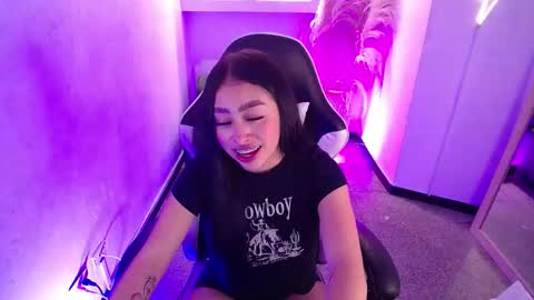 Snapshot of vallolett__ chatting on February 23, 2026, 10:18 pm vallolett__ online show from February 23, 2026, 10:18 pm