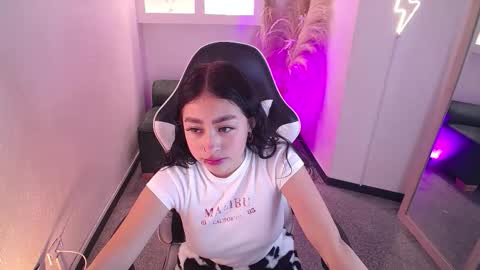 Snapshot of vallolett__ chatting on February 26, 2026, 7:35 pm vallolett__ online show from February 26, 2026, 7:35 pm