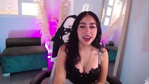 Snapshot of vallolett__ chatting on March 19, 2026, 8:35 pm vallolett__ online show from March 19, 2026, 8:35 pm