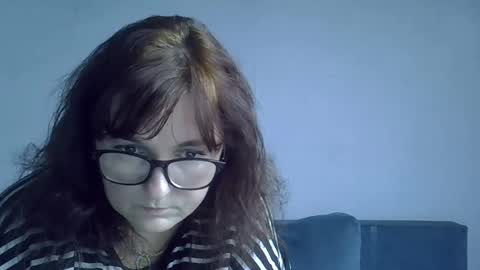 vally_bek1 online show from November 12, 2025, 10:04 am