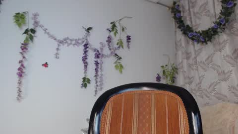 valquiria_sirgun online show from February 13, 2025, 3:35 pm
