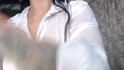 valquiria_sirgun online show from May 5, 2026, 10:12 am