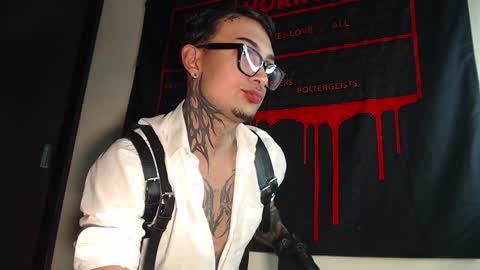 david guzman i model independenthelp me with a thumbs up online show from January 31, 2025, 4:36 am