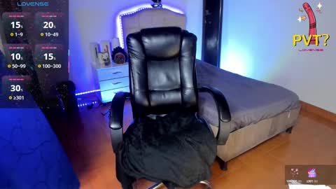 Snapshot of vampirella_crazy chatting on February 11, 2025, 7:27 pm Valeria online show from February 11, 2025, 7:27 pm