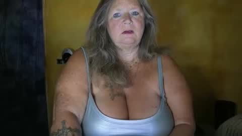 Snapshot of vampwoman chatting on May 4, 2026, 7:04 am vampwoman online show from May 4, 2026, 7:04 am
